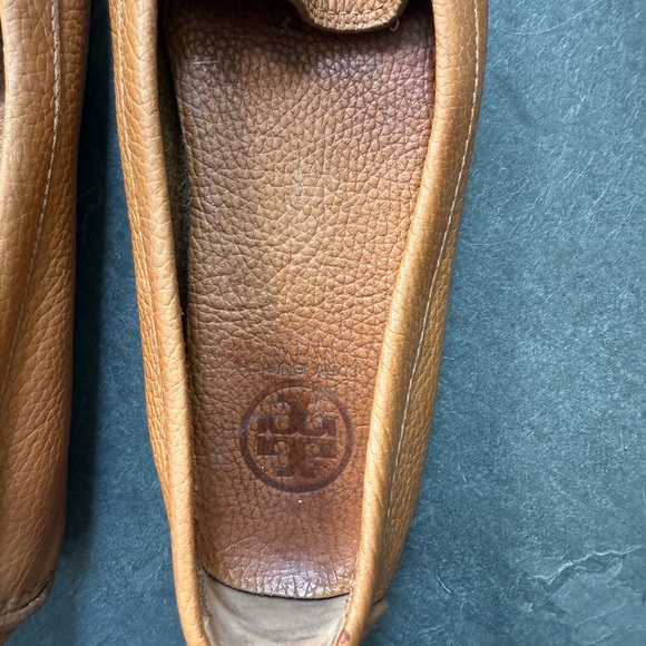 Tory Burch Tan Leather Loafers with Gold Accent size 8.5 - Picture 3 of 5